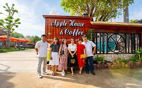 Apple House & Coffee